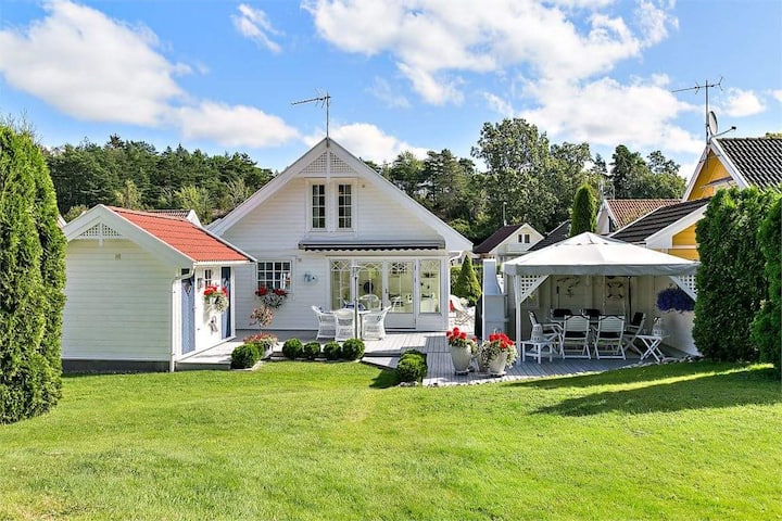 Solrik Hytte Ikke Langt Fra Sjoen Hytter Til Leie I Stromstad Vastra Gotalands Lan Sverige