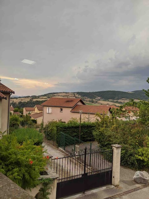 Independent 30 m2 studio, quiet, with view and comfort