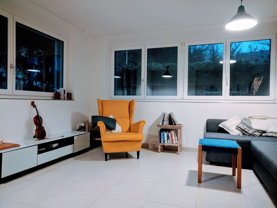 Living room with large windows to the garden