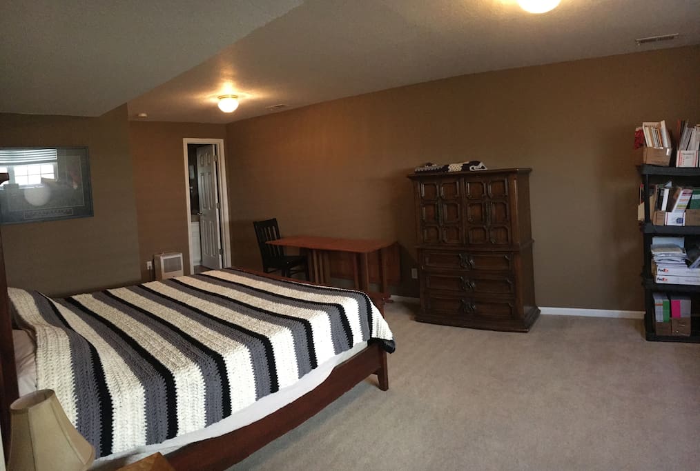 Lower level bedroom 2 - queen bed