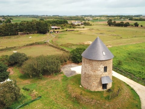 Popular Airbnb listing: Country Mill, near the sea in Saint Coulomb