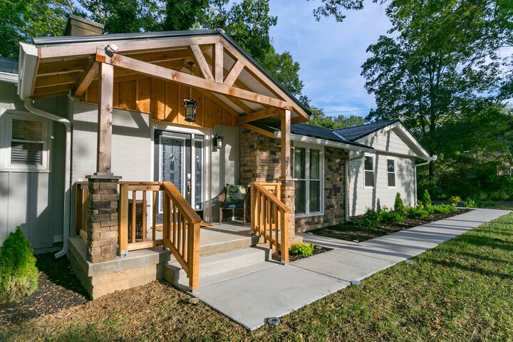 RANCH BEAUTY – 3Bd/2Ba, King Bed, Mins to Broadway gallery image 3