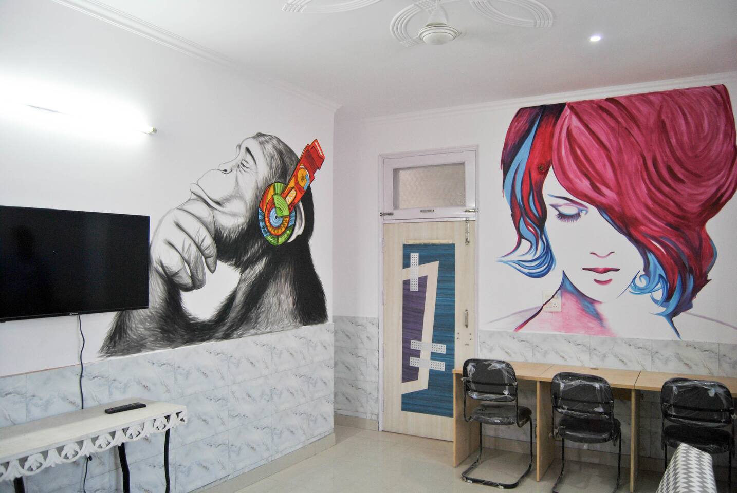 Mural By Spiti Hostel Room I Townhouses For Rent In Noida
