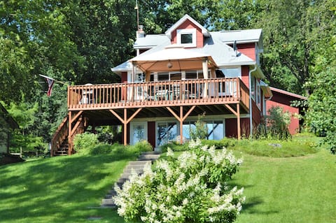 Newly Remodeled Rustic Lakehouse Cabin