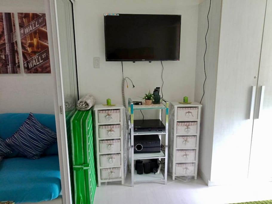 40-in TV / Sound System / Drawers
