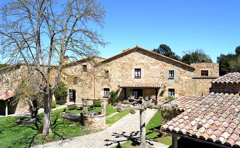 luxury and nature in a country house from s. XVI