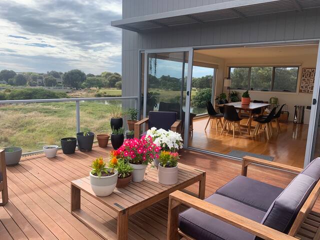 Tranquil house on the golf course gallery image 5