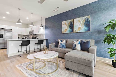 Top Airbnb: Luxury Living 5 Min From Downtown in Longview Gardens