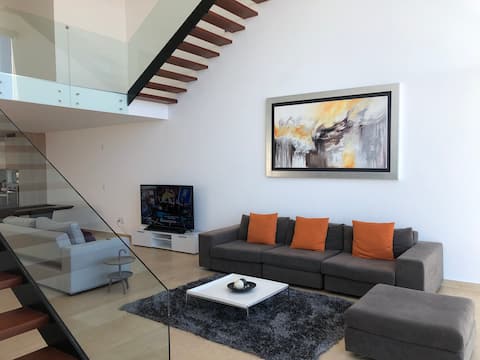Top Airbnb: Beautiful & Modern Town House breathtaking views in Zibatá [Fraccionamiento]