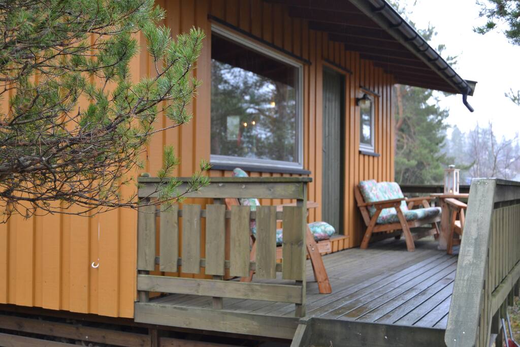 Terrasse med utemøbler