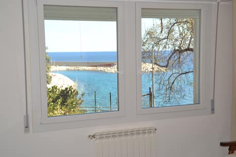 Sunrise terrace by the sea, casa sul mare