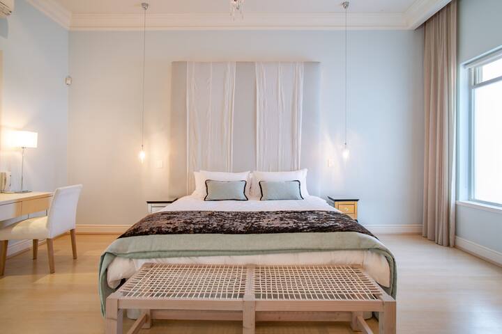 2 Luxurious Guest Suites overlooking heated pool gallery image 3