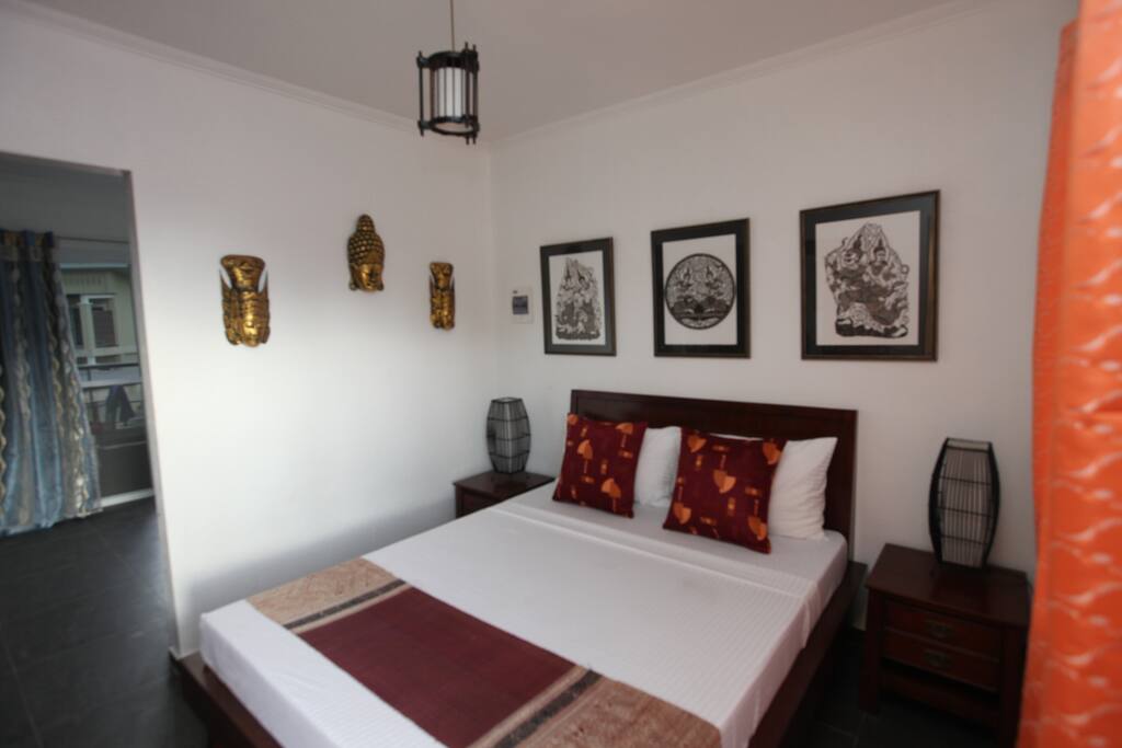 Bedroom with Queen bed