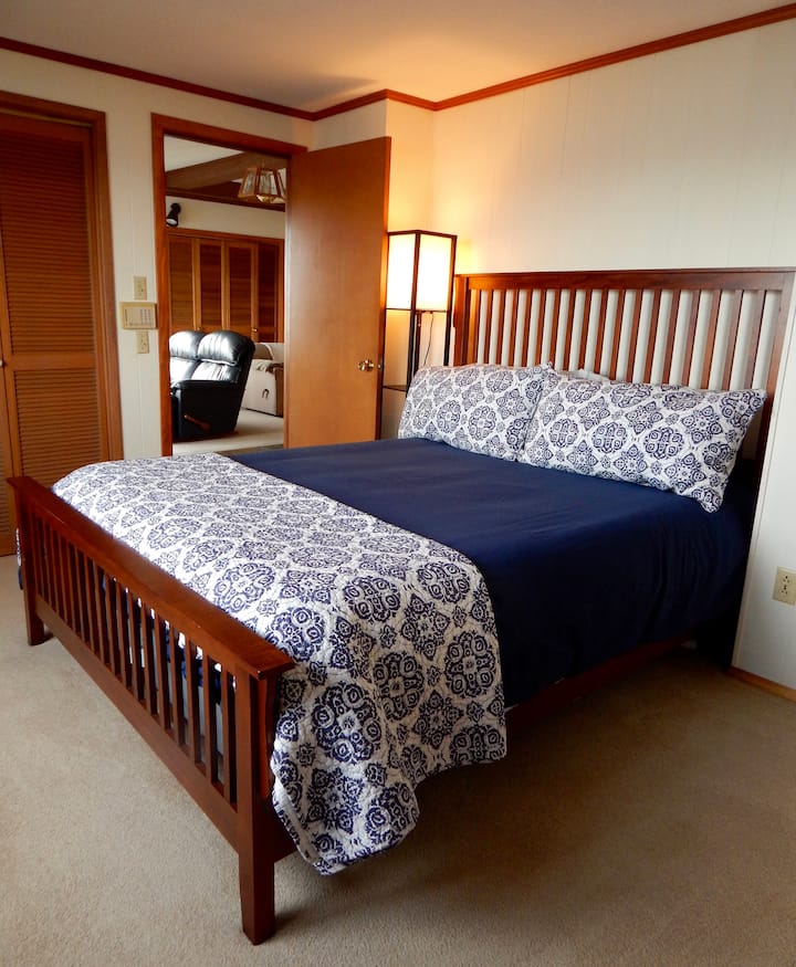 主卧可欣赏客厅美景