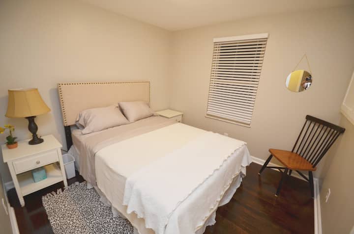 Dormitorio # 3 Cama tamaño queen