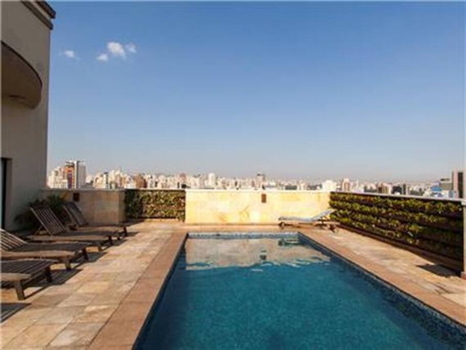 Piscina aquecida no 19º andar e sauna