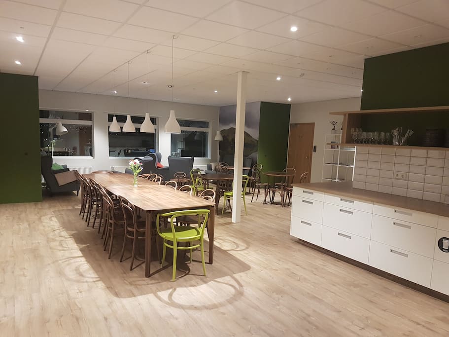 common lounge/breakfast space