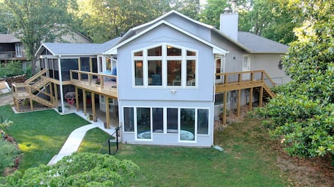 Lakefront Home Serenity Cove on Lake Loch Lomond.
