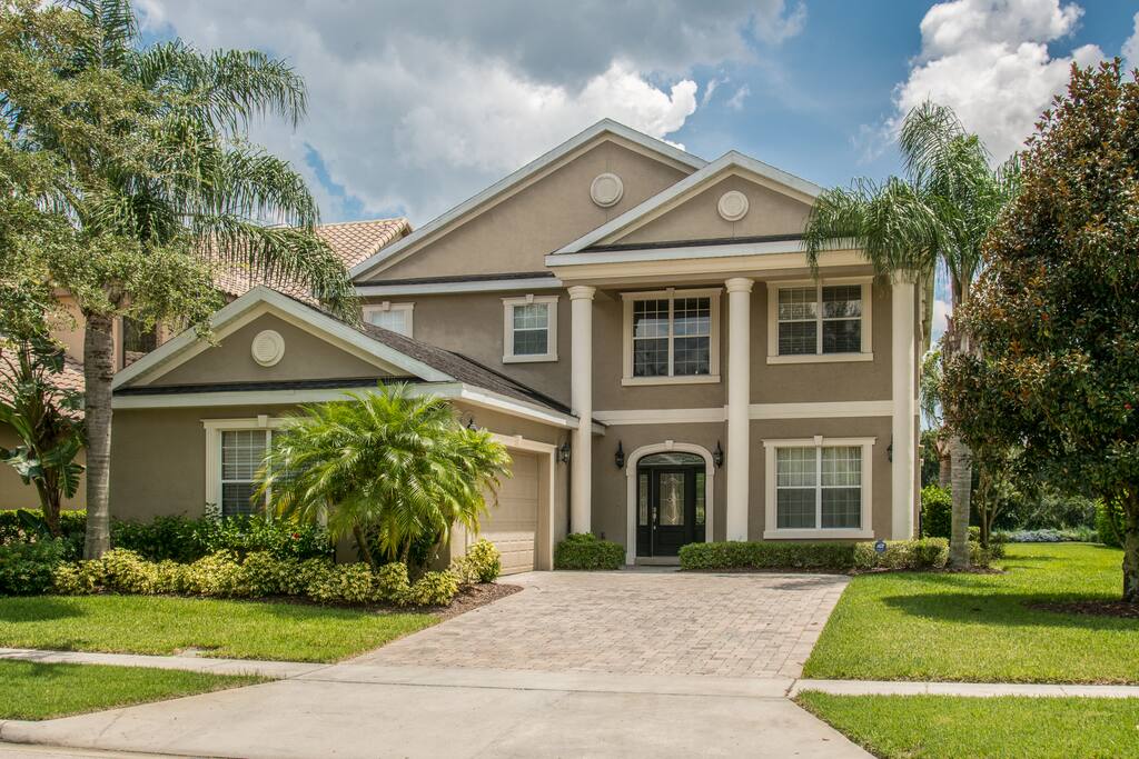 Luxury 4 Bedroom Home Resort Access! Disney! Houses for Rent in