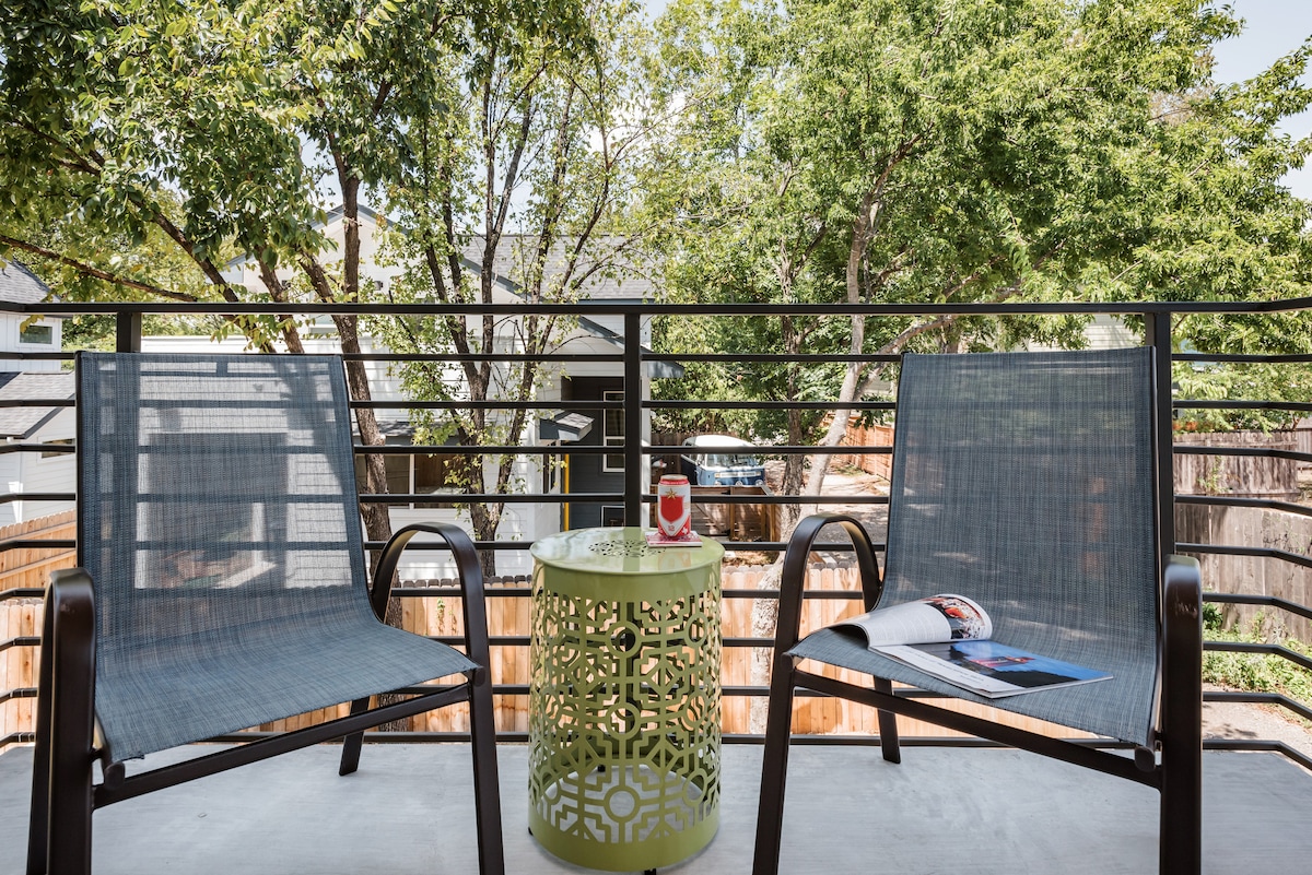 Charming Chestnut Carriage House in East Austin