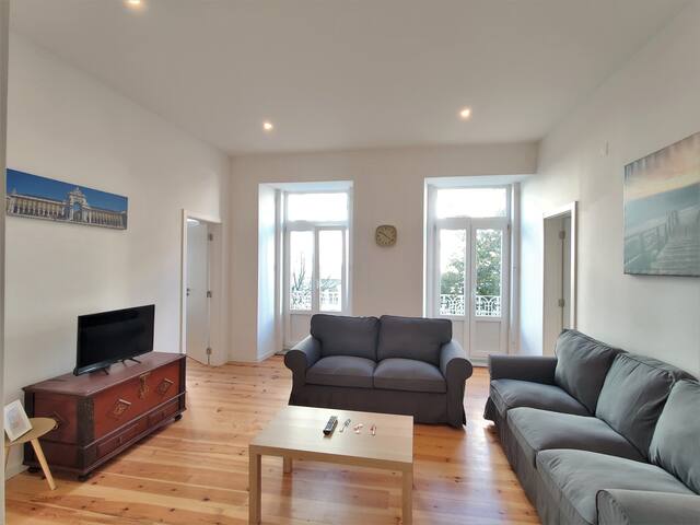 New! Kings Apartment IV w/ exterior Patio gallery image 2