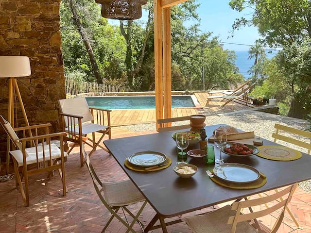 Top performing Airbnb: Charming house, quiet with sea view in Rayol Canadel Sur Mer