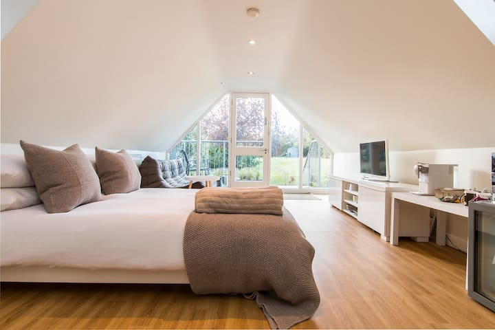 Chic Self-Contained Garden Annexe - Central Line