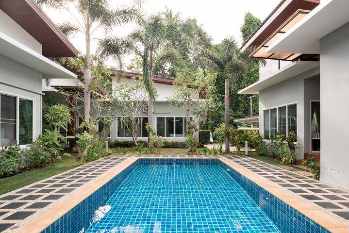 Airy Adjoining Poolside Villas near the Beach