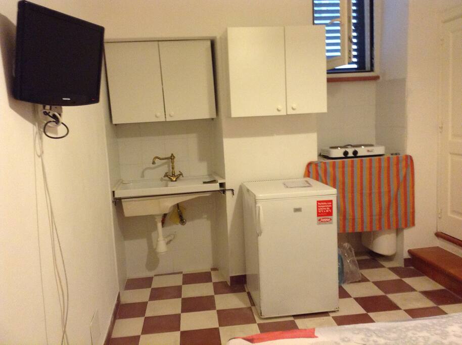 Monolocale indipendente con bagno doccia aria condizionata tv per 2 persone