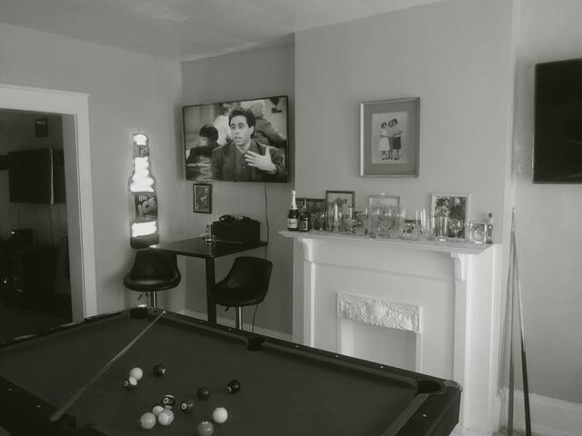 Female only- Netflix,WiFi,TV,Radio,DVD,Fridge,Mic