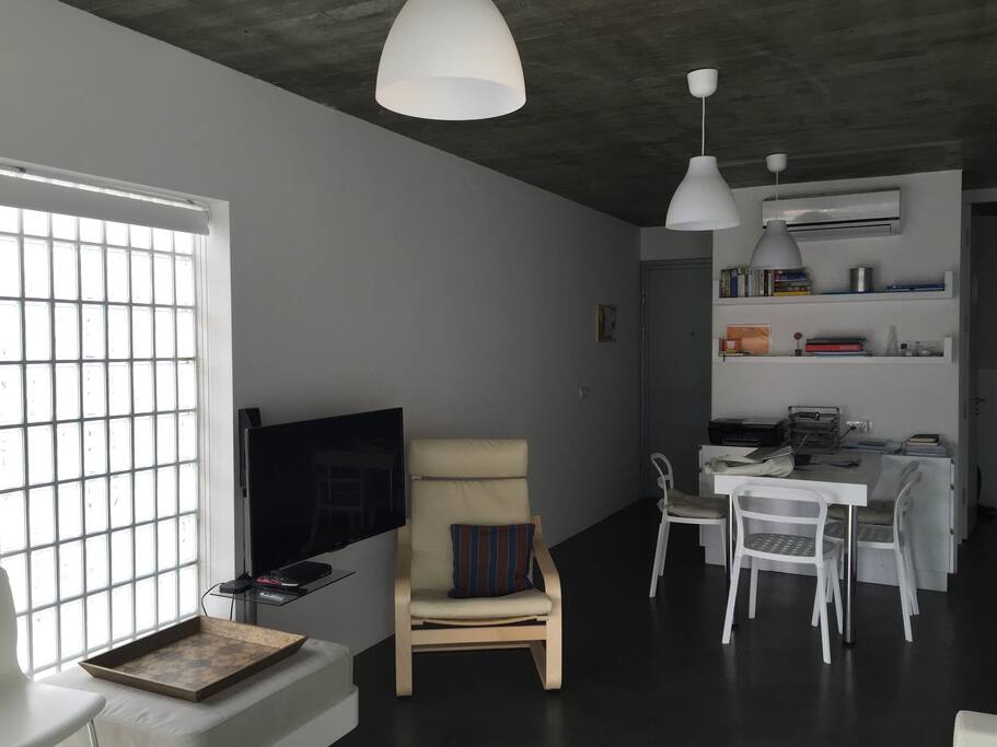TV, yemek-çalışma masası, çoklu kullanır raf, klima