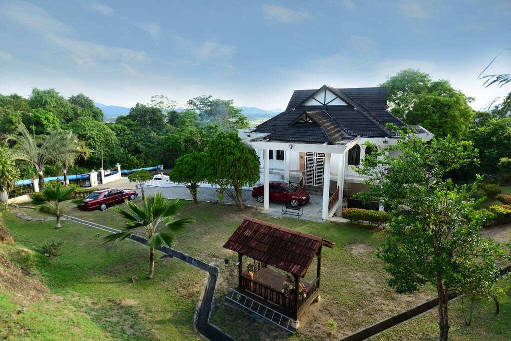Big garden area for great BBQ