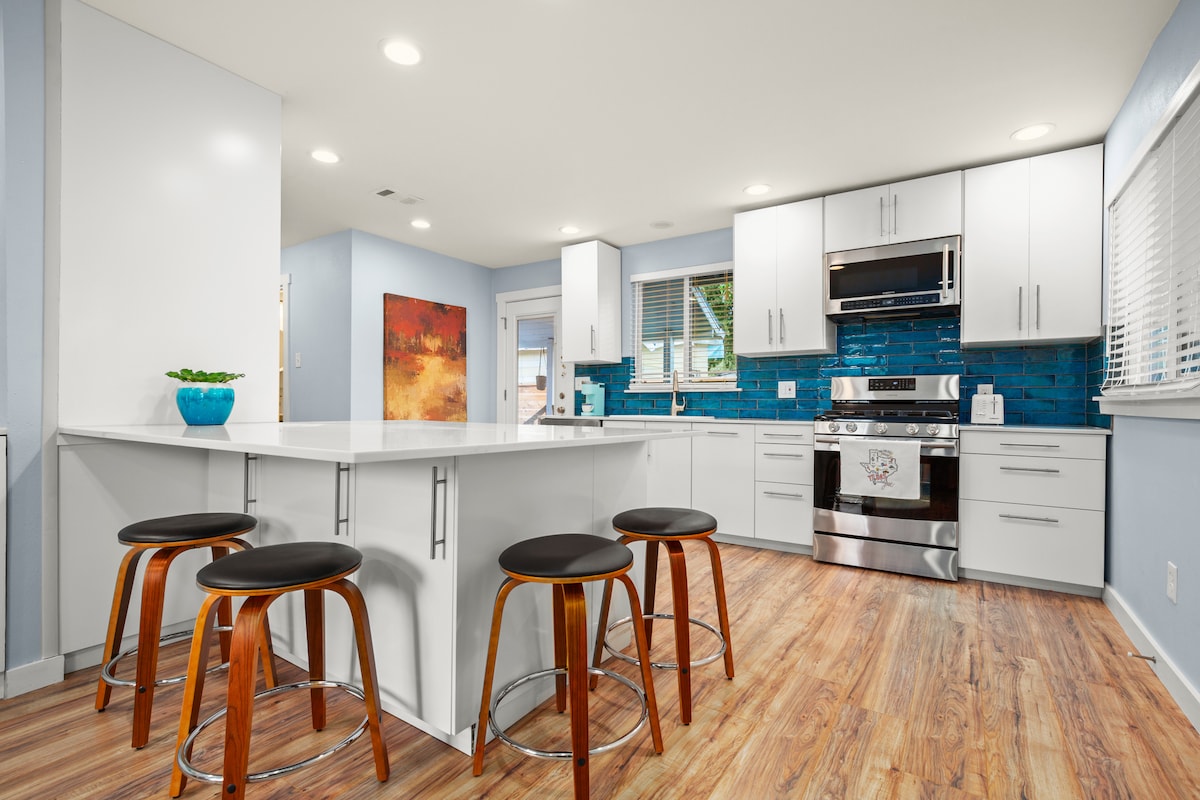 East Austin Hideaway | 2BR/2BA + Yard