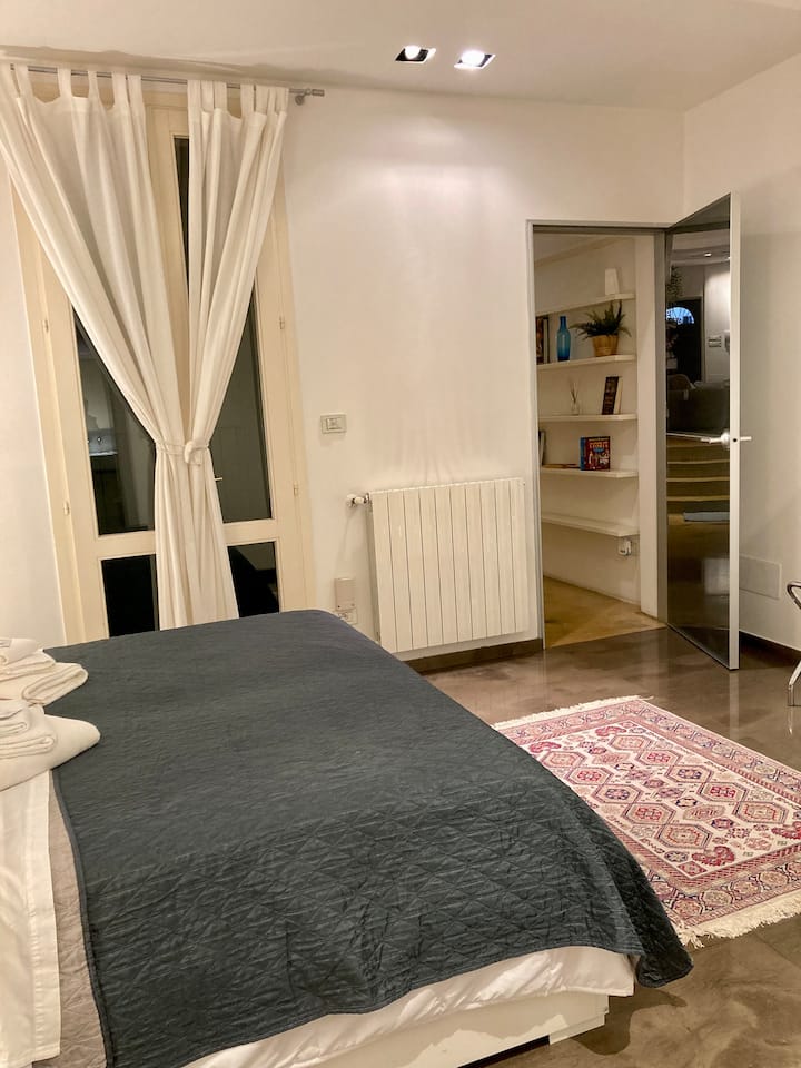 vista de acceso a la habitación desde el pasillo