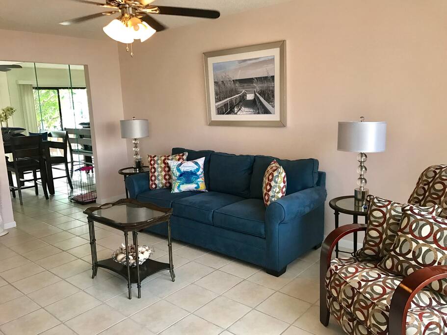 Bright and Beautiful Living room, Queen size sofabed