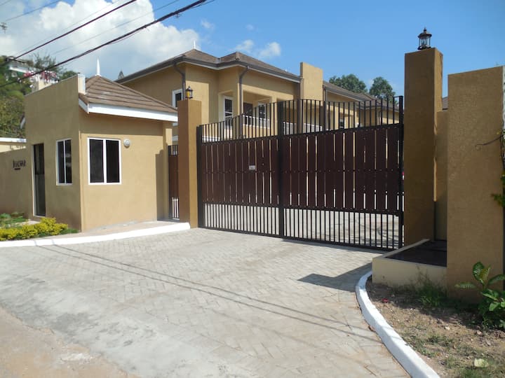 New Kingston Holiday Rentals & Homes New Kingston, Kingston, Jamaica