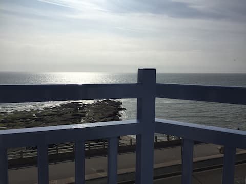 Large house facing the sea