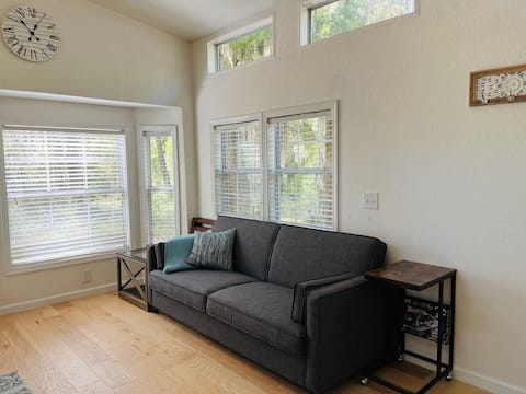 Successful Airbnb property: Cute Cottage Next to Hunting Island. in Harbor Island