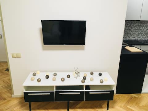 Top Airbnb: Apartment main square 150m -2 Bedroom 1 salon 56m2 in Stare Miasto