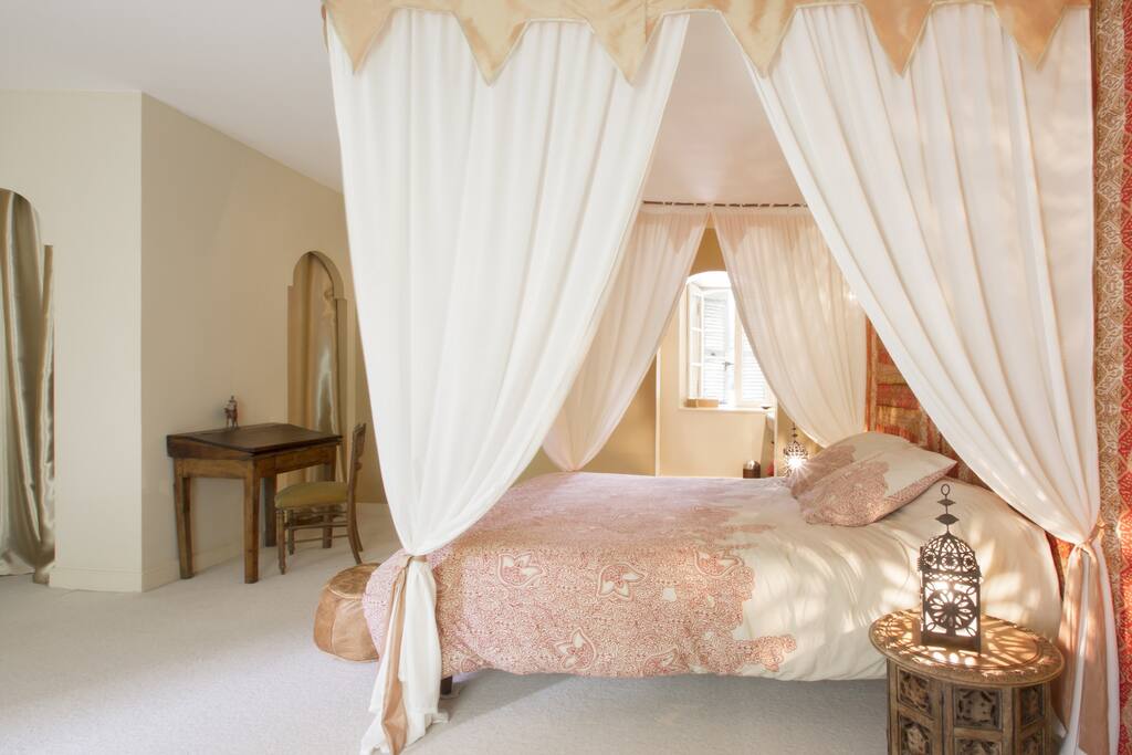 Chambre d'hôte Orientale en Charente-Maritime- Château de Puyrigaud