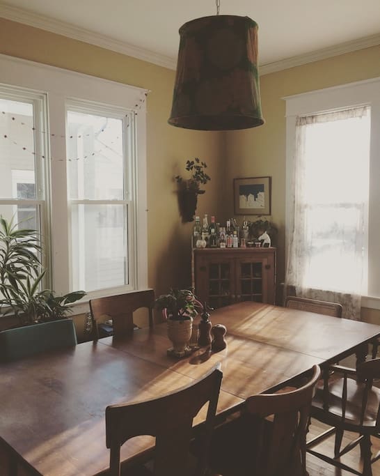 Dining room that seats 8
