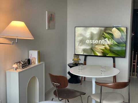 1 minute from Phil et Home Jungangno Station/Urban retreat/Free parking in November/1 o'clock check-out Netflix Disney/Blackout curtain