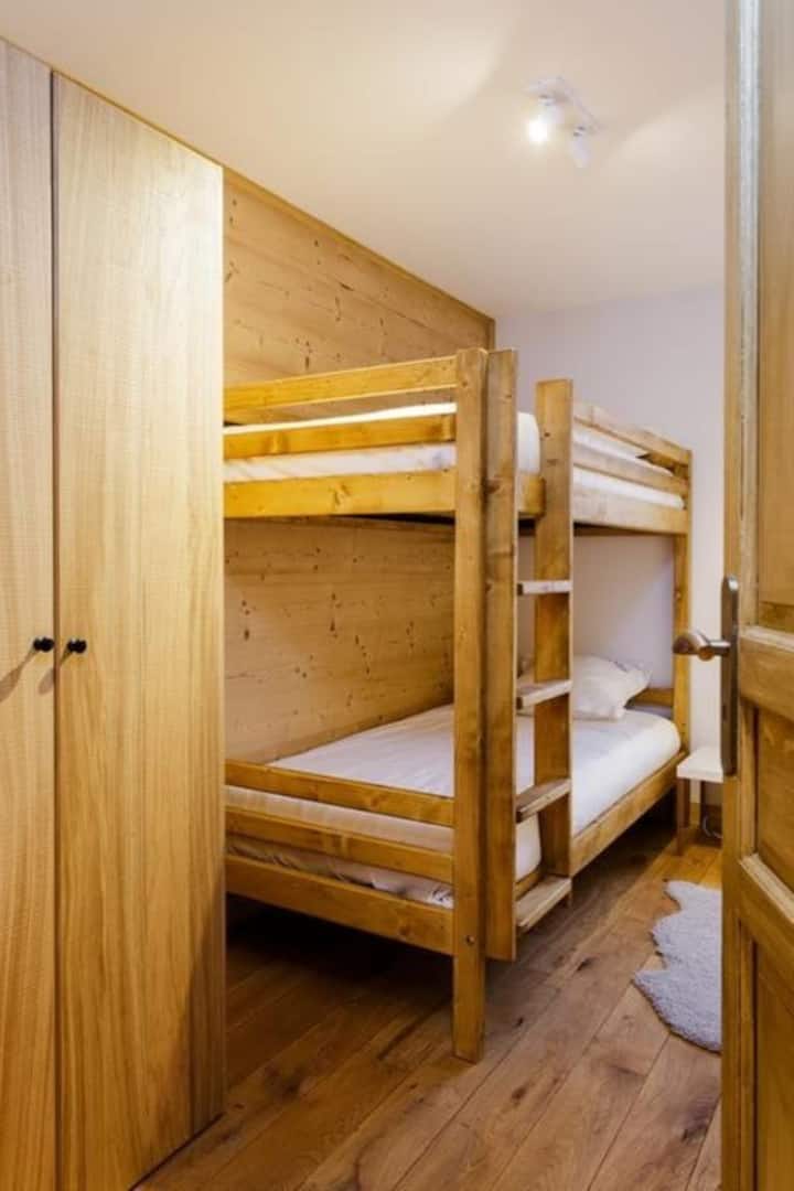 Bedroom 2 bunks + 1 extra mattress for small children 