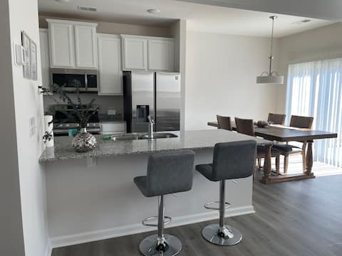 Cheerful 3 bedroom townhome with Patio