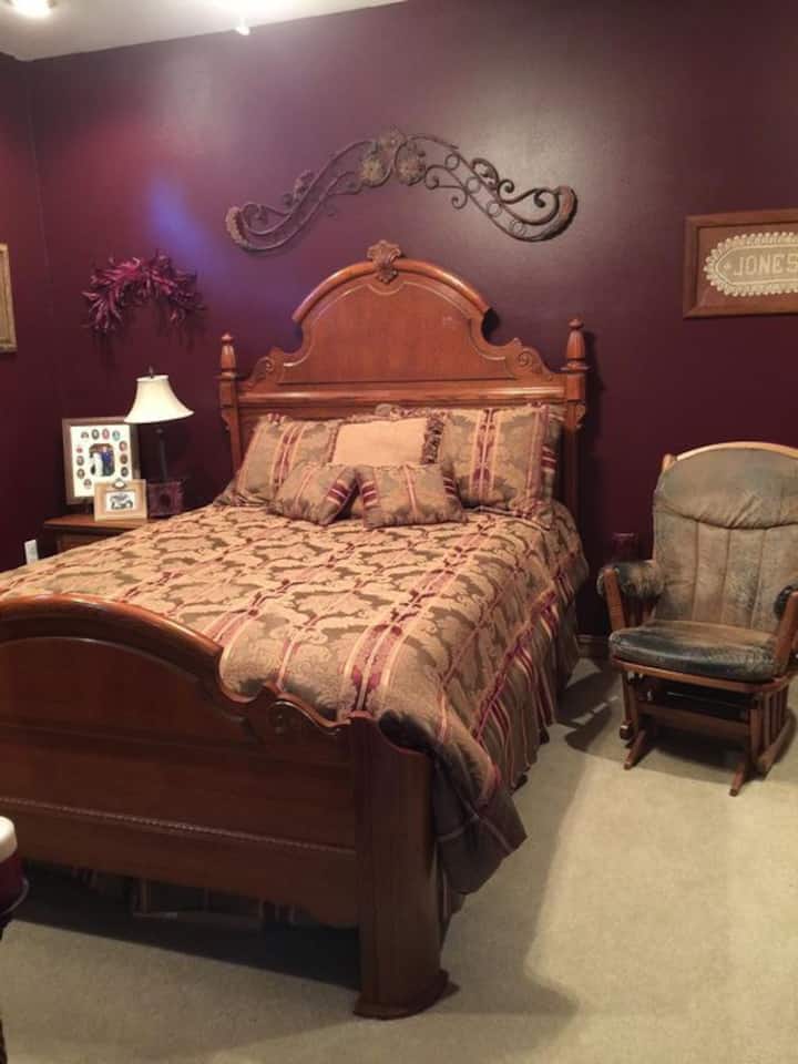 Downstairs bedroom #2 queen  bed 