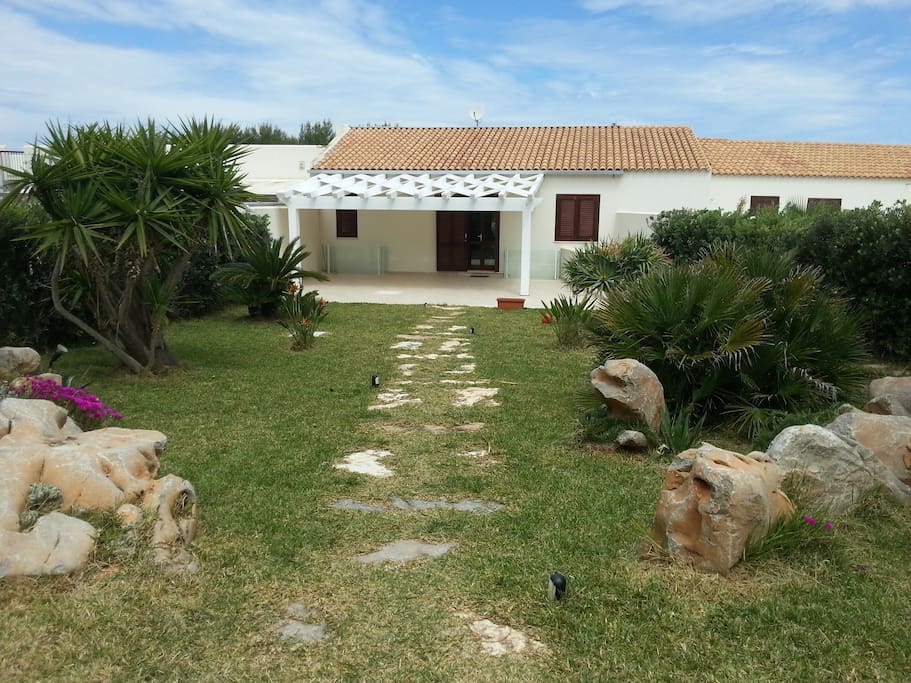 Ingresso giardino, primo portico.