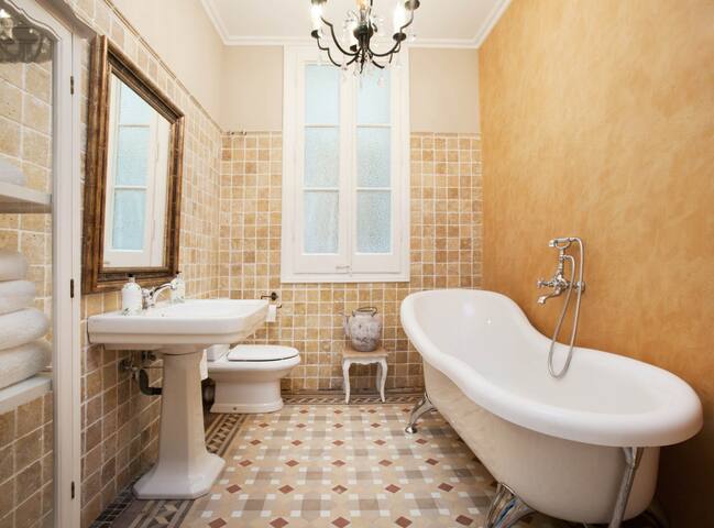 Boheme Bright & spacious apartment in Barcelona