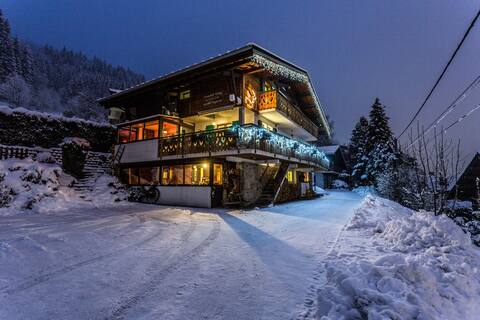 Central Ski-in Ski-out 7 Bed Chalet with hot tub
