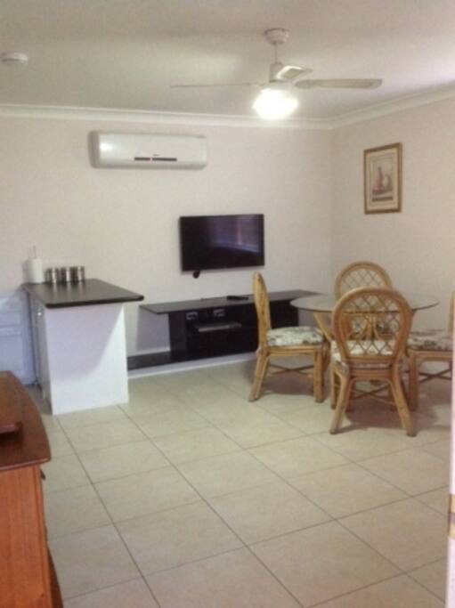 TV, Air Con & Dining