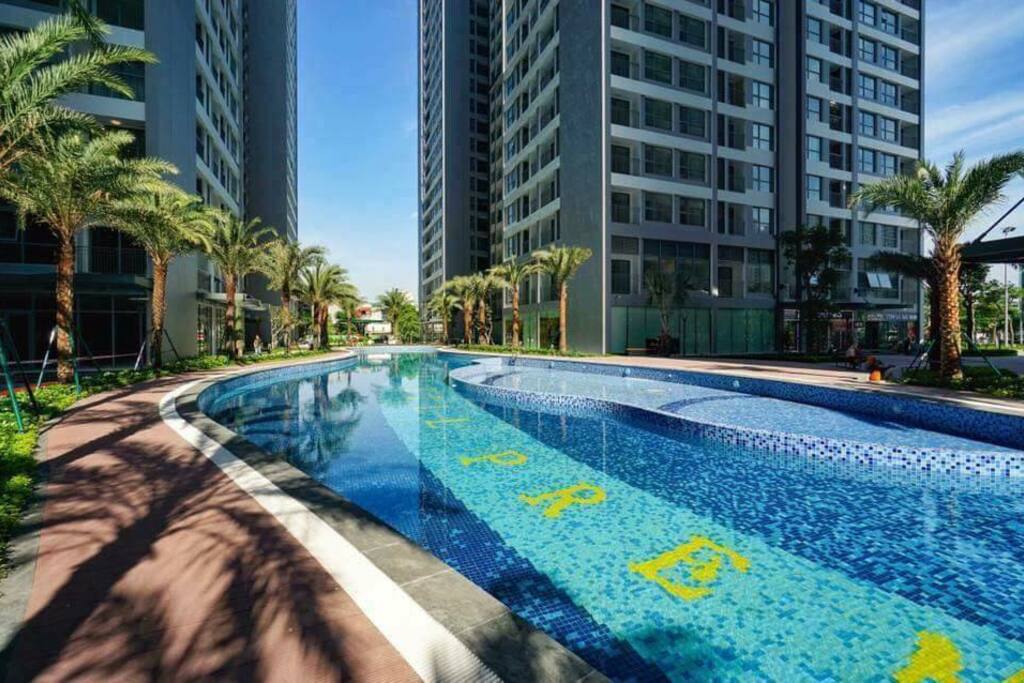 Swimming pool at ground floor